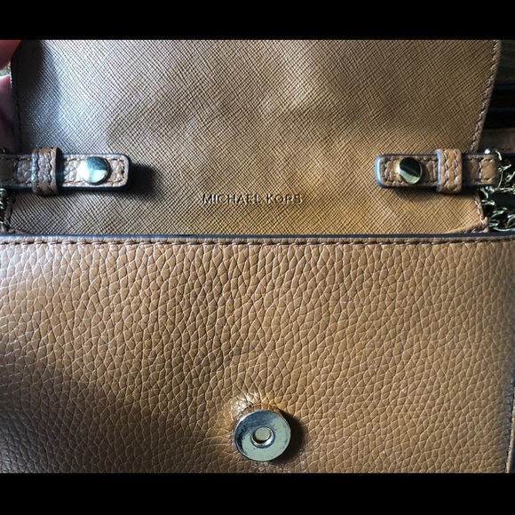 Michael Kors Luggage Vanna LG Phone Crossbody Leather Bag Handbag Purse - Picture 2 of 3